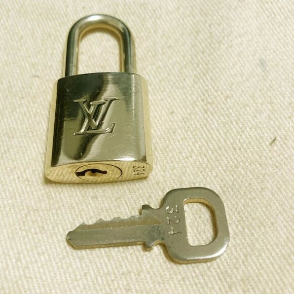 LOUIS VUITTON LV 10 SET PADLOCK KEY CHARM CADENA GOLD-PLATED FRANCE - Picture 3 of 4